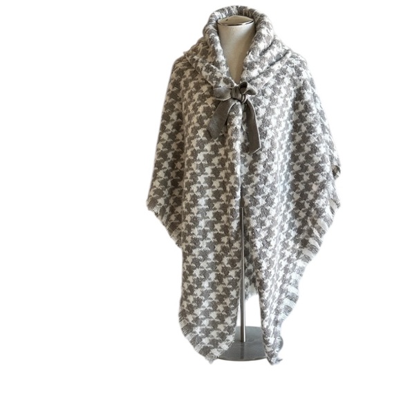 Ann Taylor cape grey white  textured houndstooth knit pattern one size NWT - Picture 2 of 12